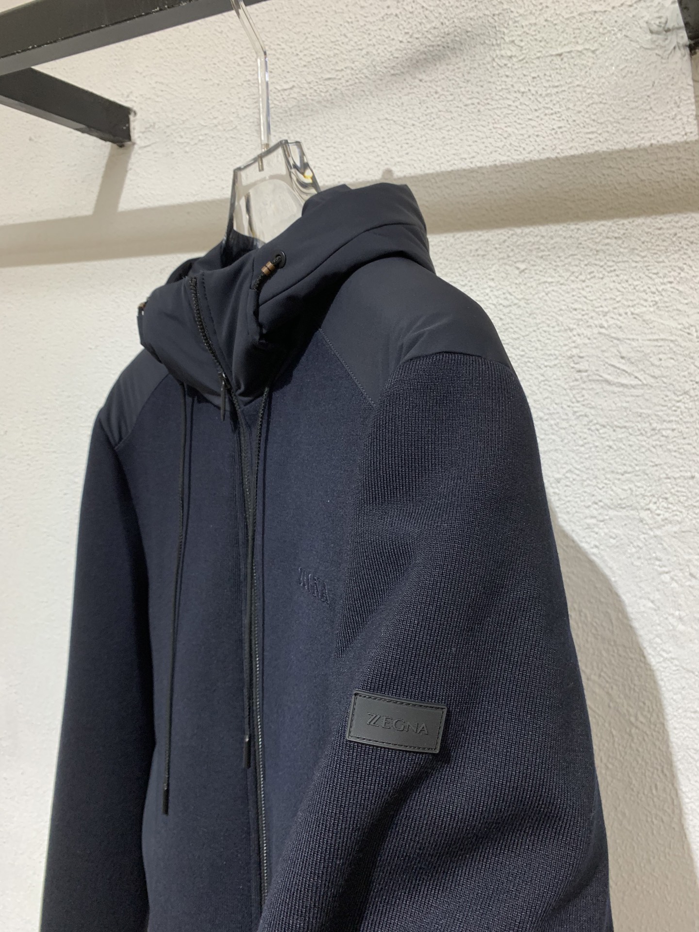 羽绒服 ZE/杰亚🏡男士新款连帽羽绒服外套，拼接面料设计～定制五金辅料，采用优质羊毛混纺面料，同时融合其