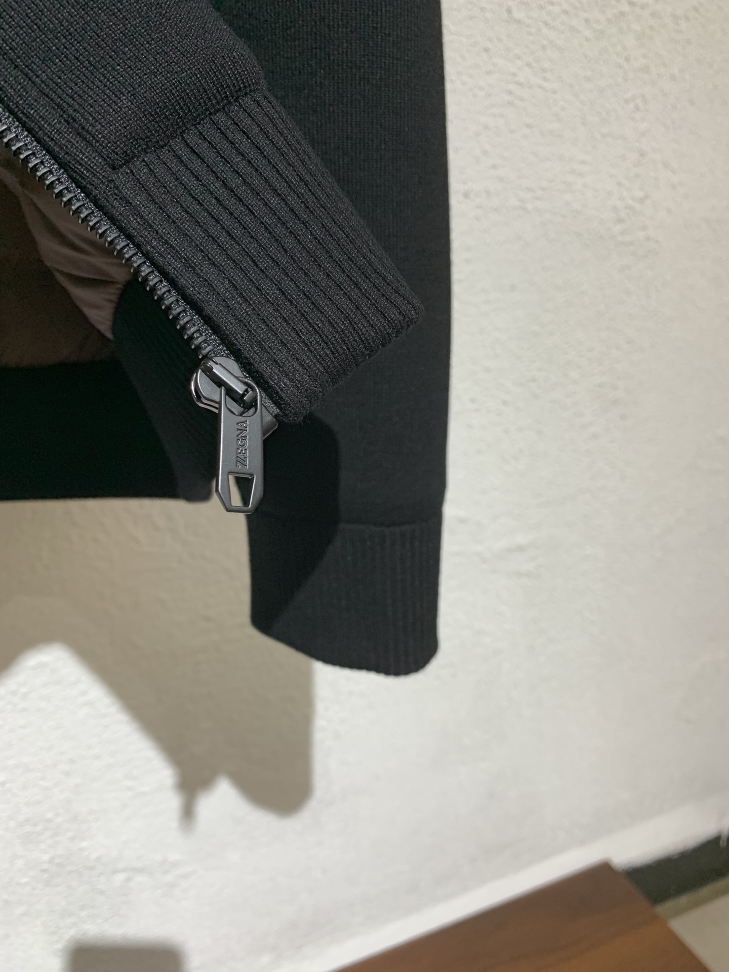 羽绒服 ZE/杰亚🏡男士新款连帽羽绒服外套，拼接面料设计～定制五金辅料，采用优质羊毛混纺面料，同时融合其