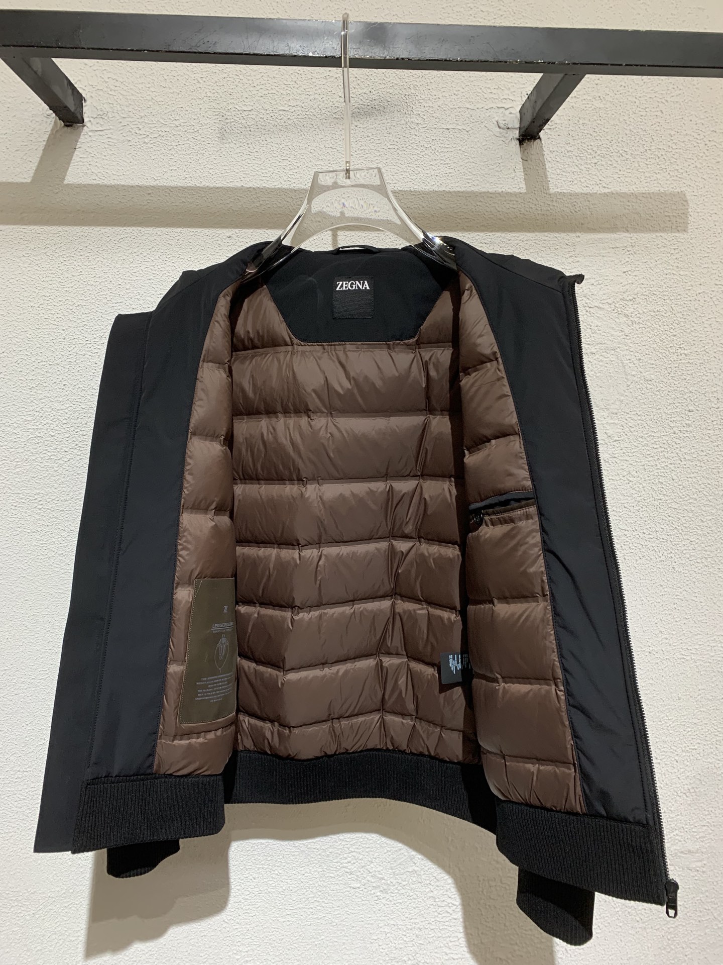 羽绒服 ZE/杰亚🏡男士新款连帽羽绒服外套，拼接面料设计～定制五金辅料，采用优质羊毛混纺面料，同时融合其