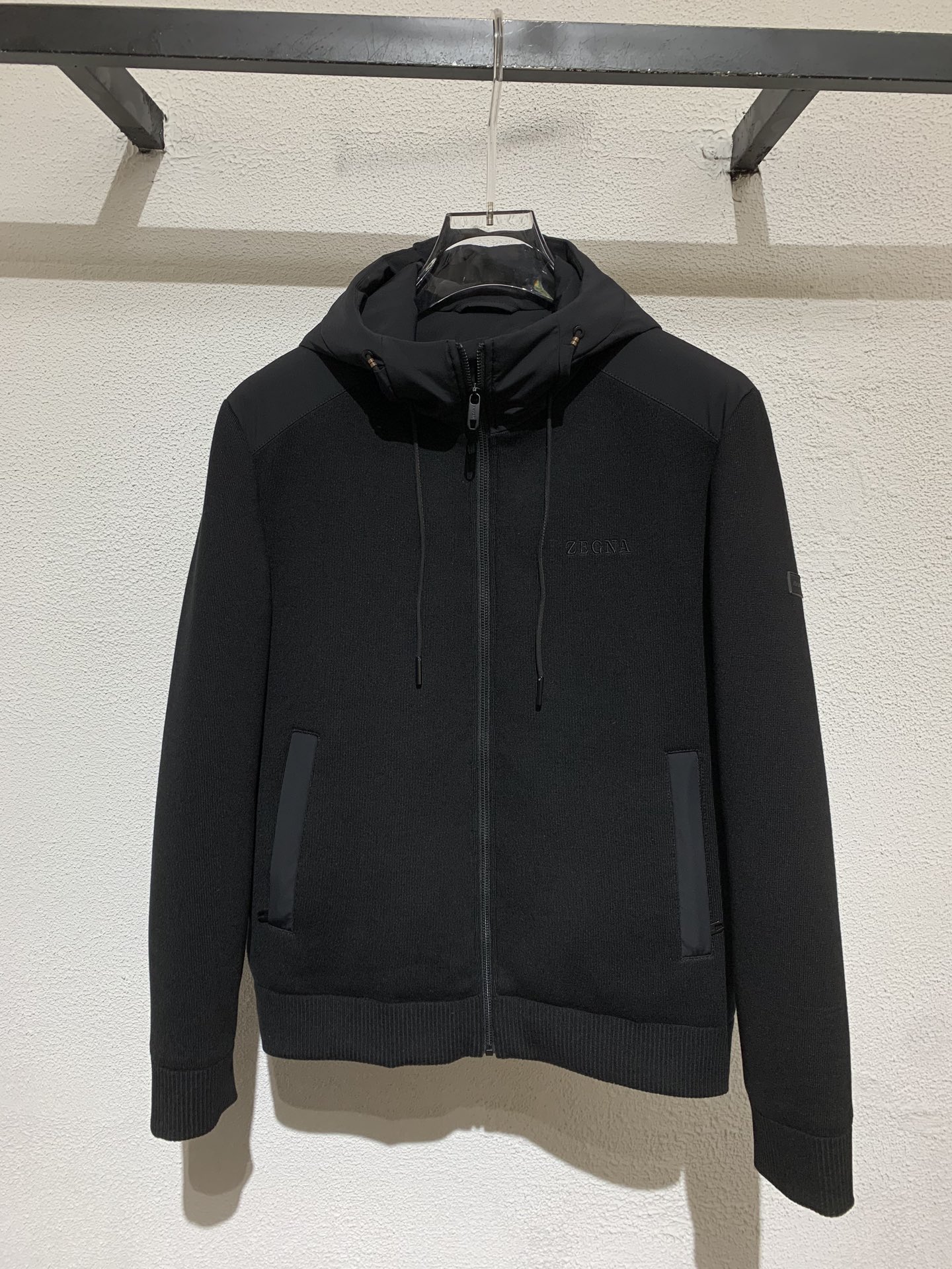 羽绒服 ZE/杰亚🏡男士新款连帽羽绒服外套，拼接面料设计～定制五金辅料，采用优质羊毛混纺面料，同时融合其