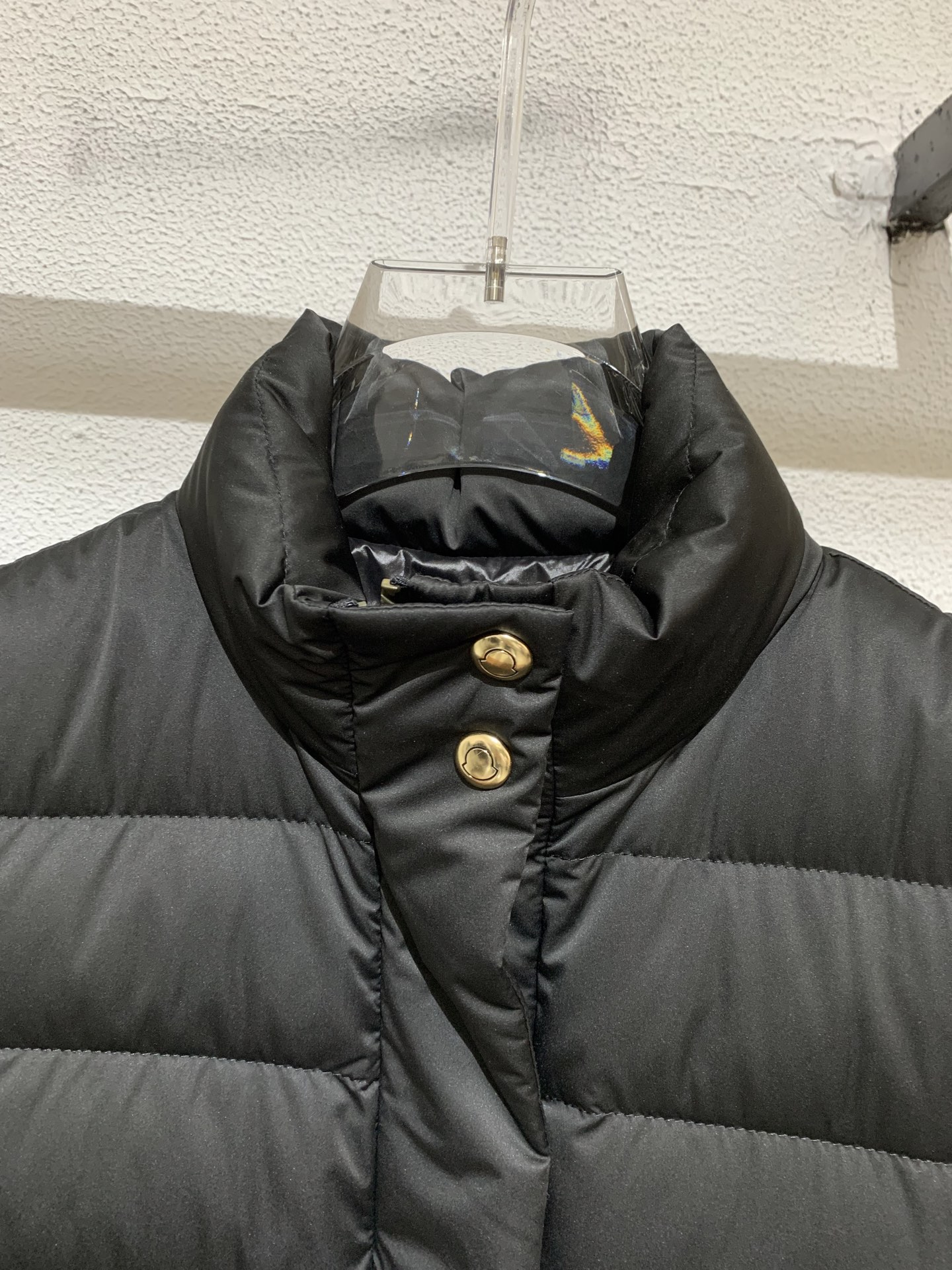 羽绒服   M🏠女款立领羽绒马甲 柜同步发售开模定制五金辅料，鹅绒填充👍保暖度极佳！黑色 米白色，1-2