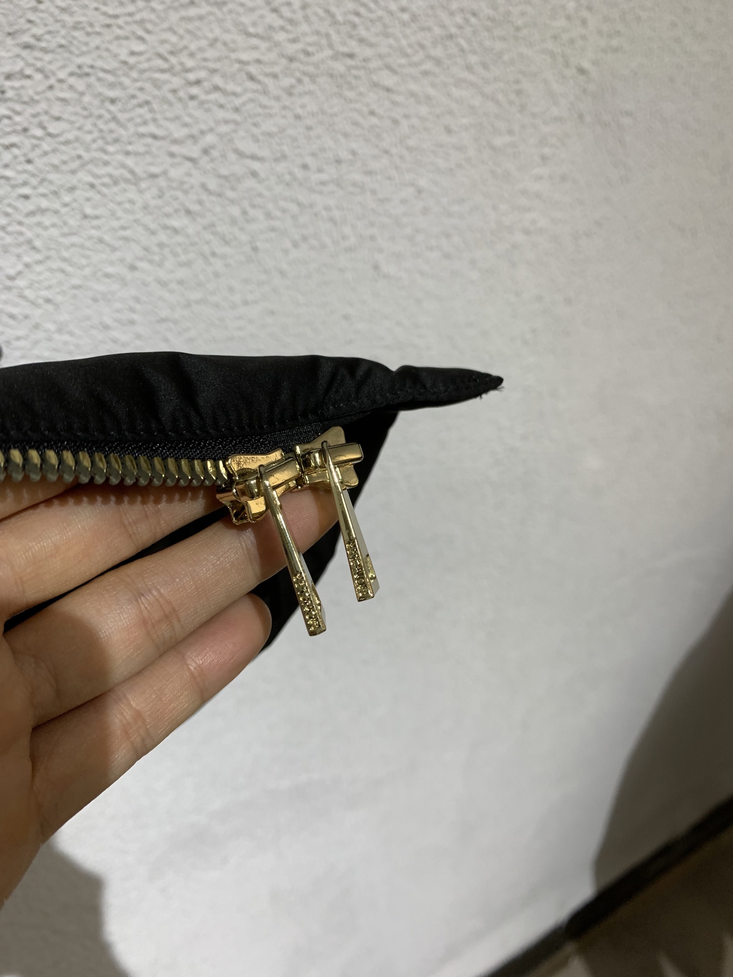 羽绒服   M🏠女款立领羽绒马甲 柜同步发售开模定制五金辅料，鹅绒填充👍保暖度极佳！黑色 米白色，1-2