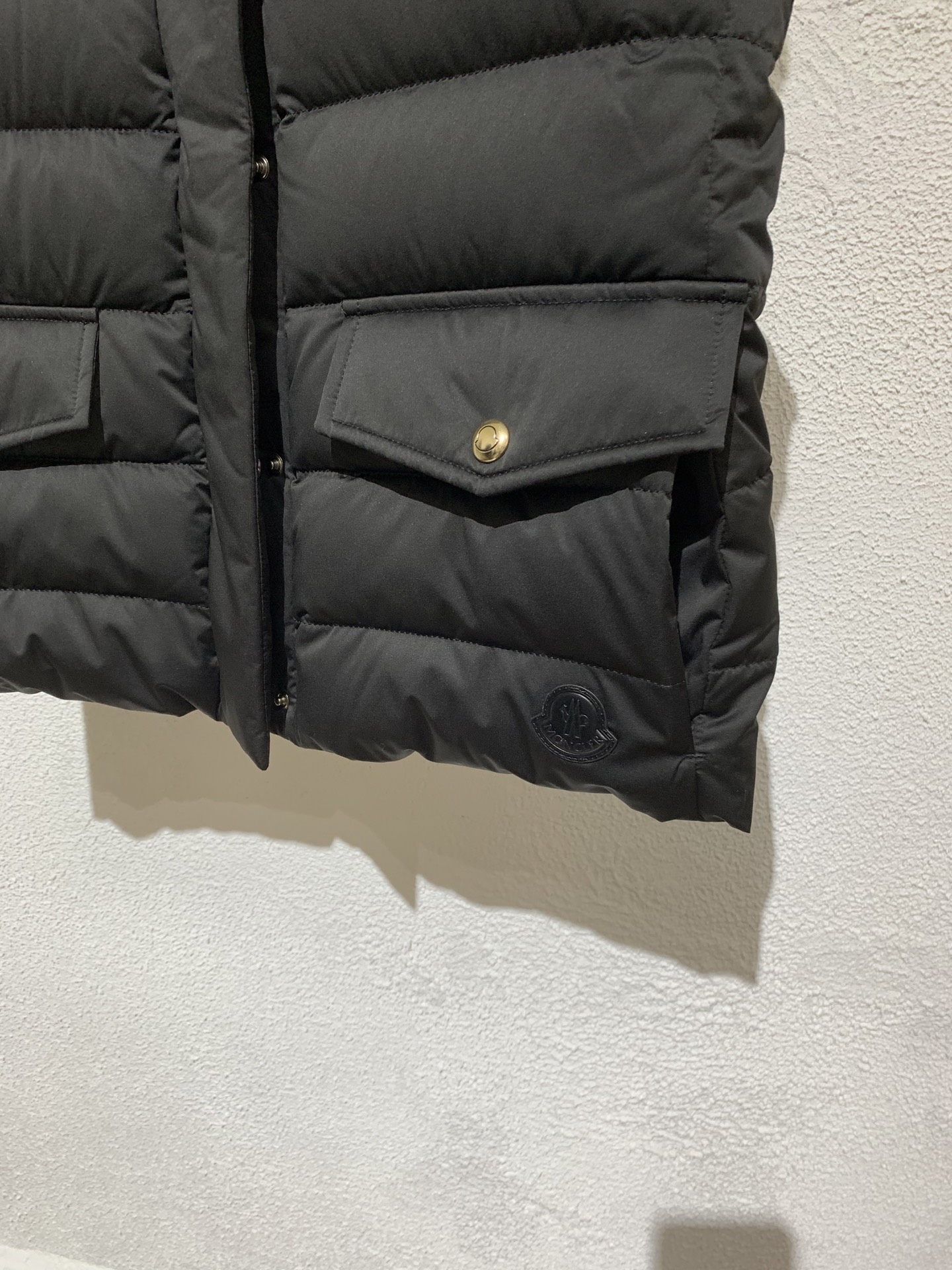 羽绒服   M🏠女款立领羽绒马甲 柜同步发售开模定制五金辅料，鹅绒填充👍保暖度极佳！黑色 米白色，1-2