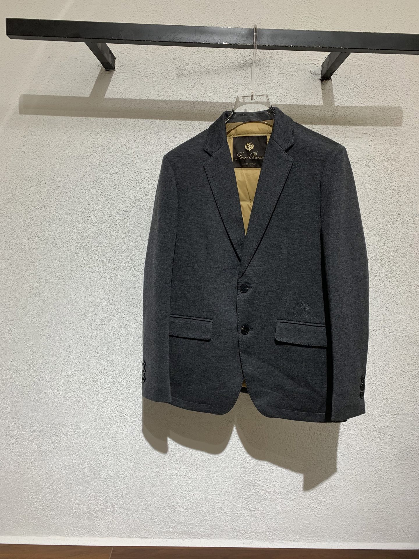 羽绒服 lP🆕&诺悠 翩雅🏡秋冬新款男士西装羽绒外套！高定面料 透气舒适度高，90%鹅绒填充、暖和度十足