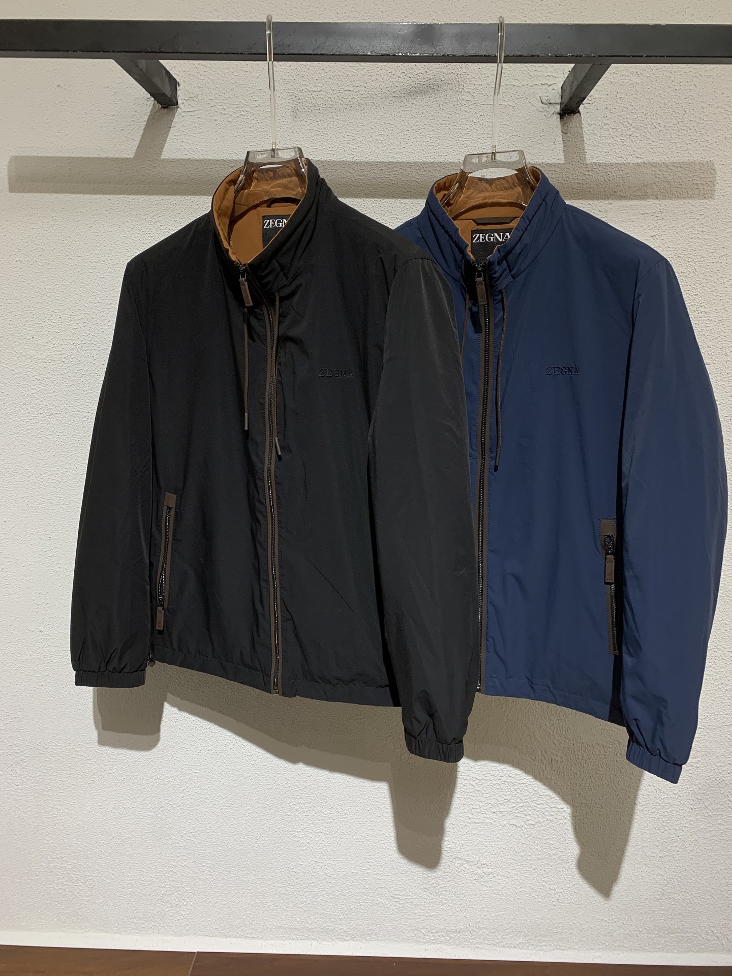 羽绒服 2个颜色