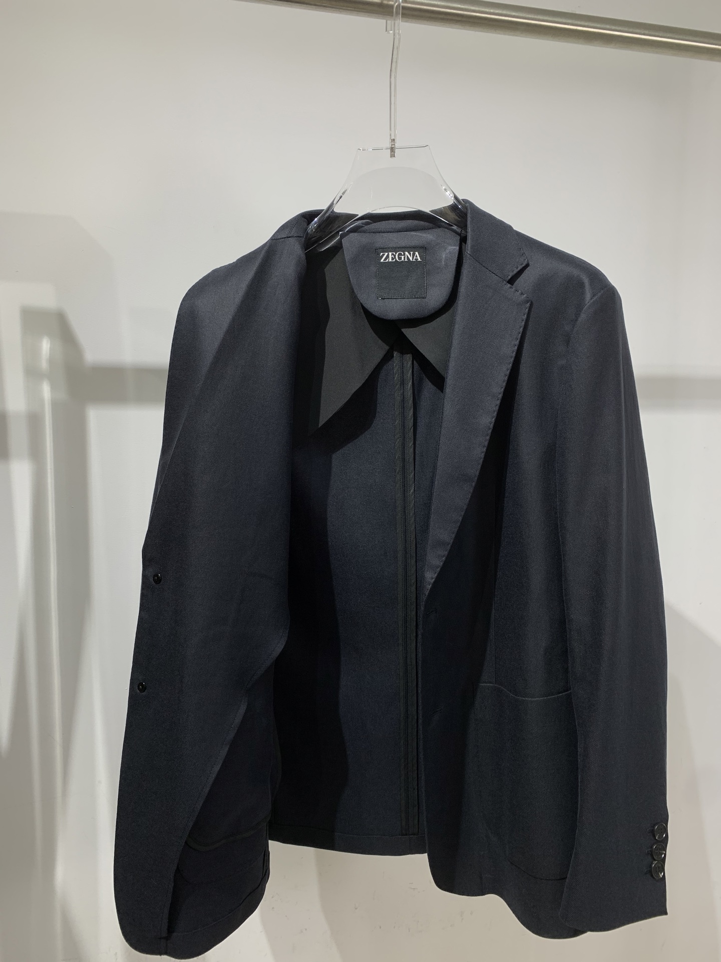 Zz杰尼 亚🔥#2026 春装新款男士商务休闲西服，采用优质 莱赛尔纤维 亚麻 氨纶混纺面料，胸前log