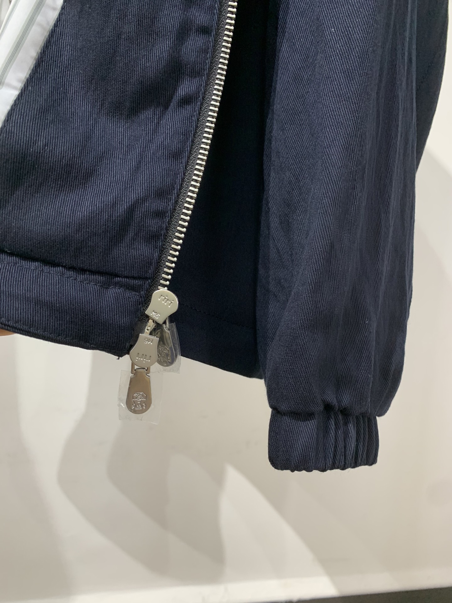 BC🏠#2026春款 老钱风男士立领外套 采用优质 莱赛尔纤维 尼龙 再生纤维混纺面料，手感舒适 胸前刺