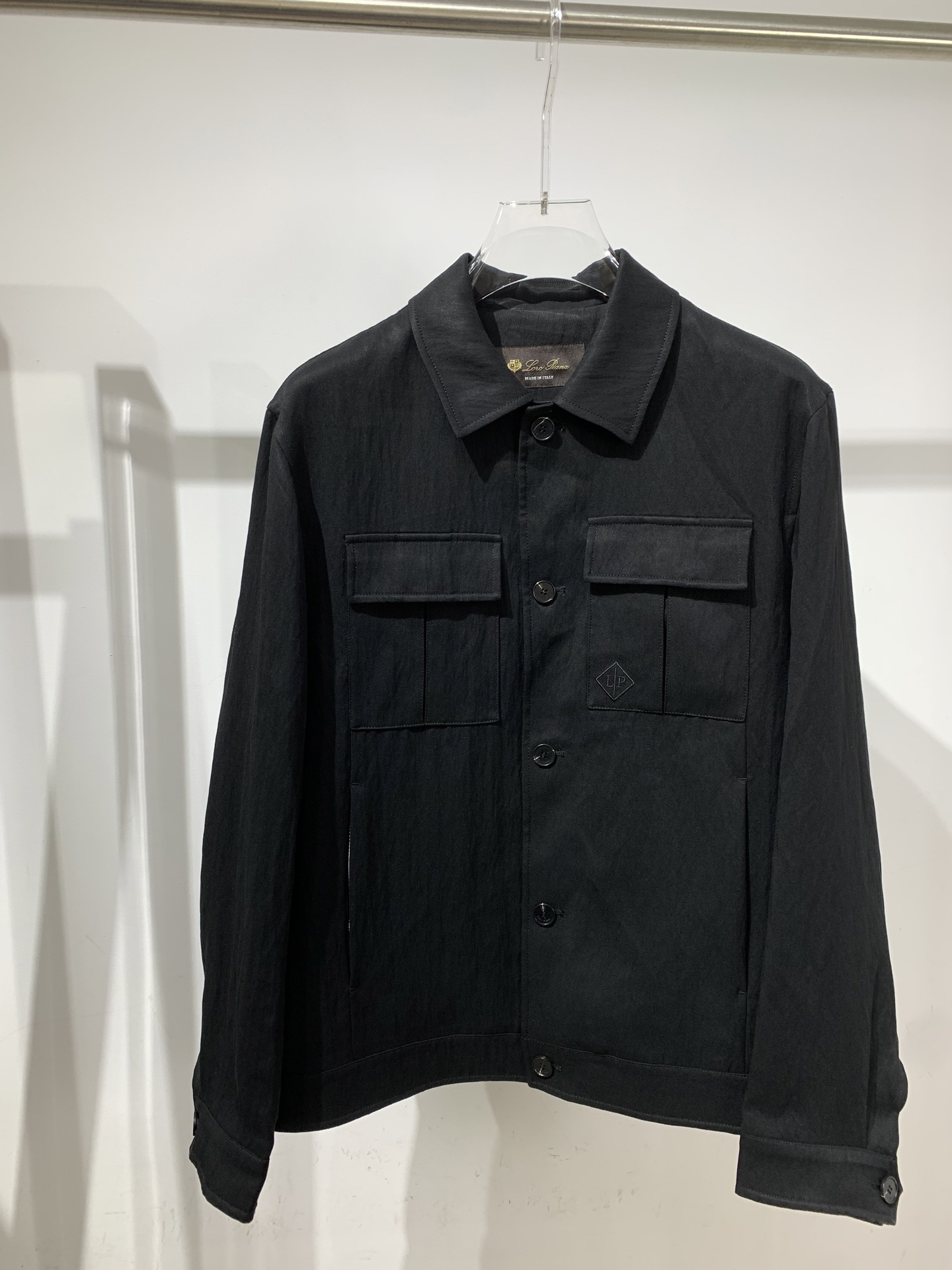 Loro Piana&诺悠 翩雅🔥#2026春款 男士翻领外套 采用优质定制面料 透气舒适度高，细节无可