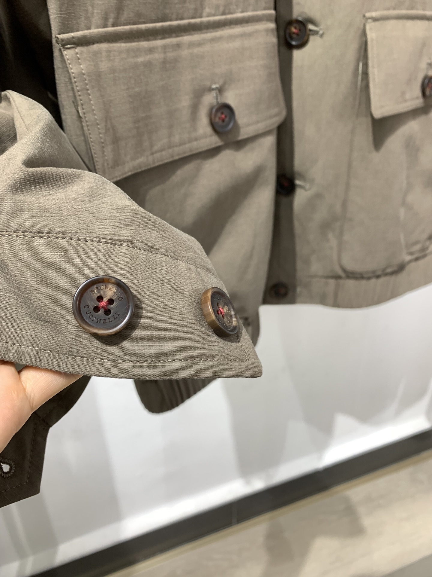 BC🏠男士早春新款翻领夹克外套，采用55天丝、45棉，聚酯纤维的斜纹面料，既有棉质的自然质感，又比纯棉更