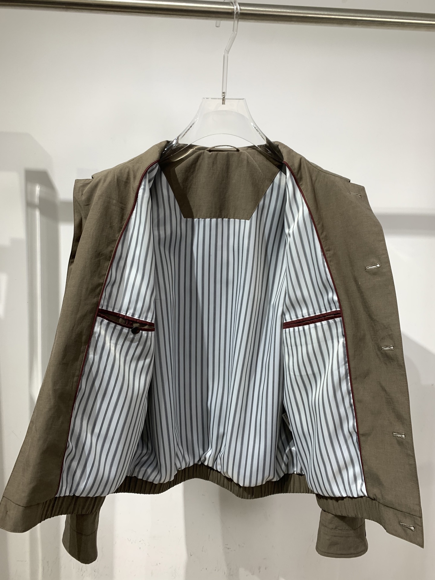 BC🏠男士早春新款翻领夹克外套，采用55天丝、45棉，聚酯纤维的斜纹面料，既有棉质的自然质感，又比纯棉更