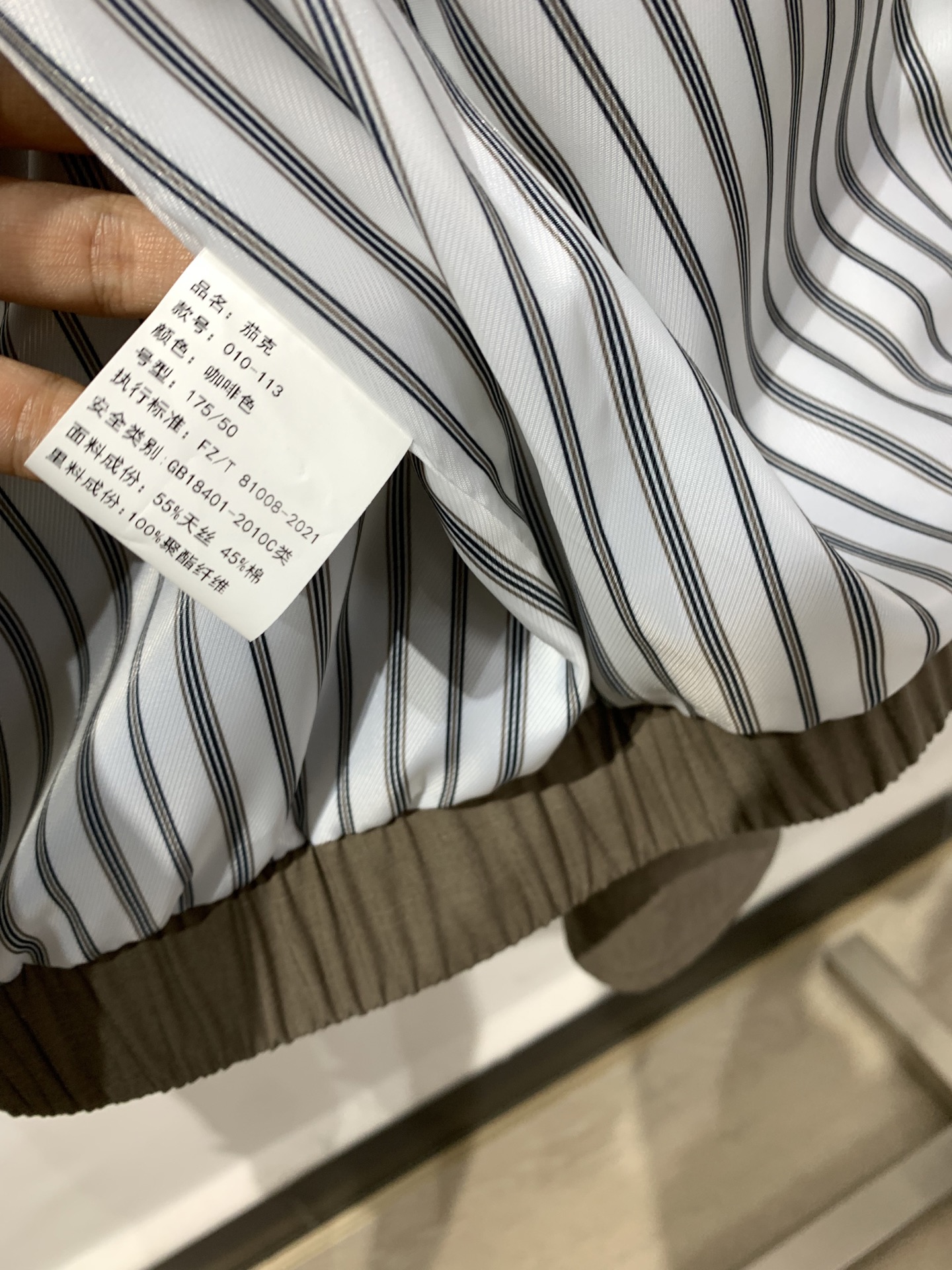 BC🏠男士早春新款翻领夹克外套，采用55天丝、45棉，聚酯纤维的斜纹面料，既有棉质的自然质感，又比纯棉更