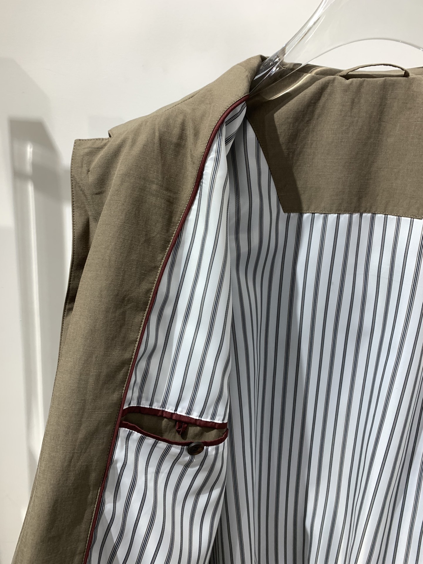 BC🏠男士早春新款翻领夹克外套，采用55天丝、45棉，聚酯纤维的斜纹面料，既有棉质的自然质感，又比纯棉更