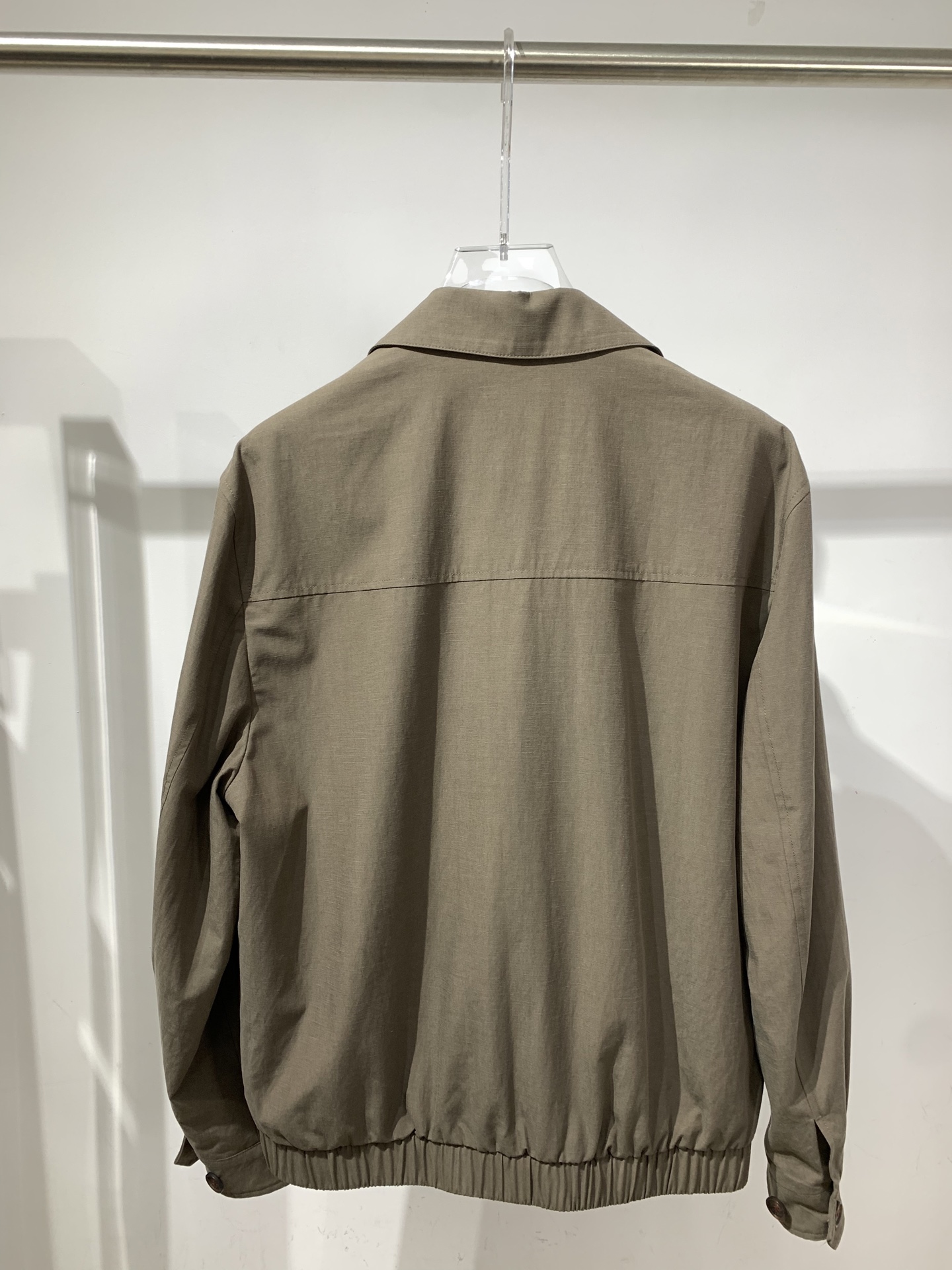 BC🏠男士早春新款翻领夹克外套，采用55天丝、45棉，聚酯纤维的斜纹面料，既有棉质的自然质感，又比纯棉更