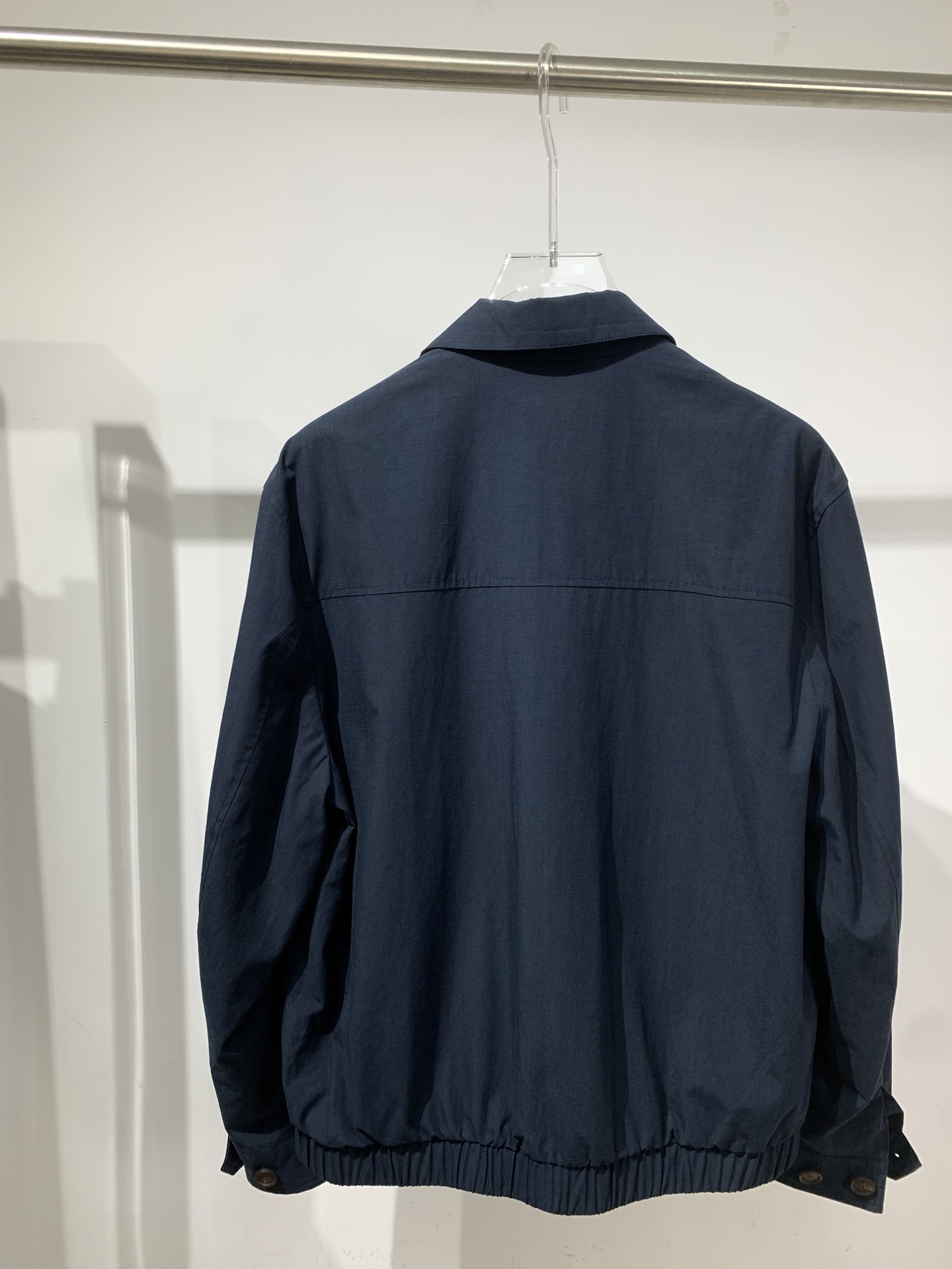 BC🏠男士早春新款翻领夹克外套，采用55天丝、45棉，聚酯纤维的斜纹面料，既有棉质的自然质感，又比纯棉更