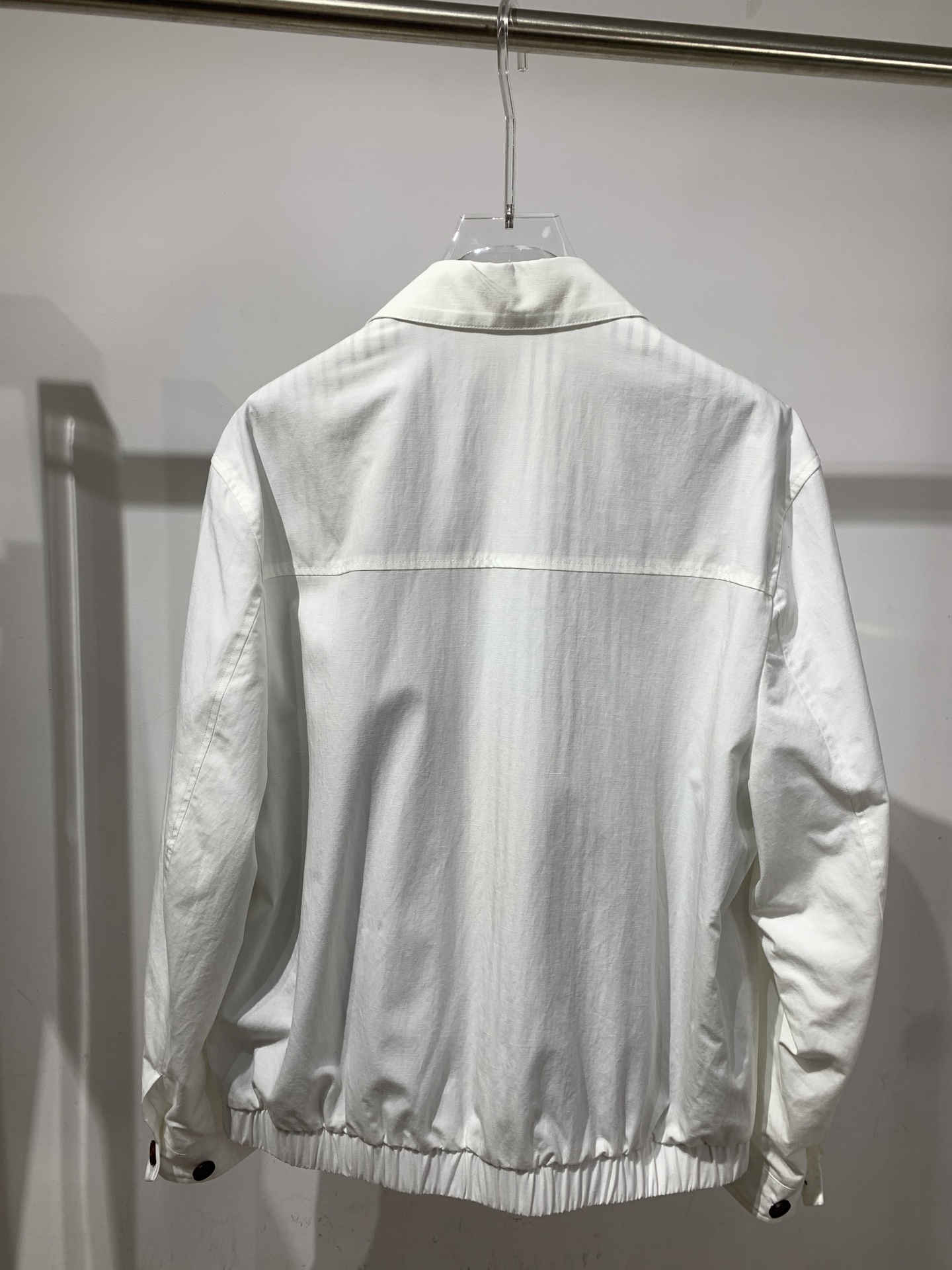 BC🏠男士早春新款翻领夹克外套，采用55天丝、45棉，聚酯纤维的斜纹面料，既有棉质的自然质感，又比纯棉更