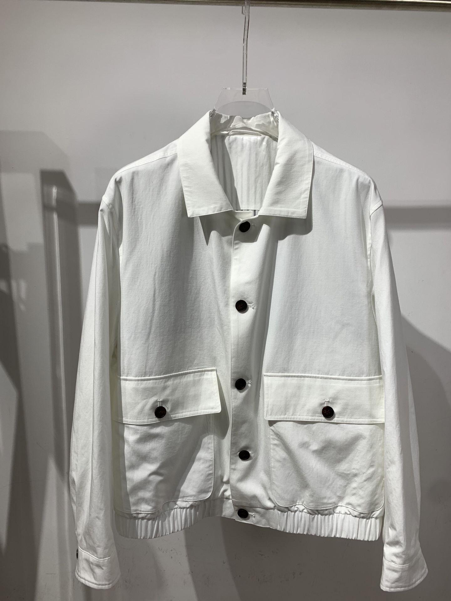 BC🏠男士早春新款翻领夹克外套，采用55天丝、45棉，聚酯纤维的斜纹面料，既有棉质的自然质感，又比纯棉更