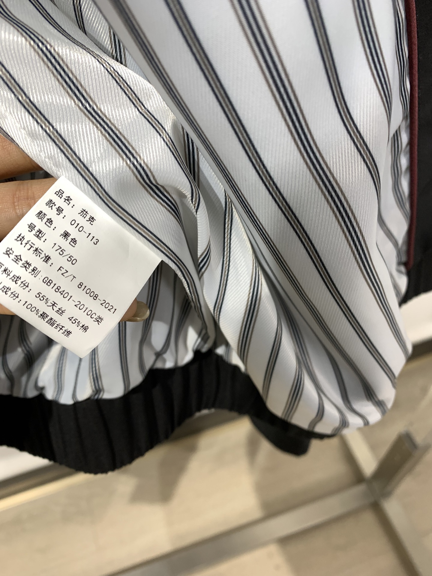 BC🏠男士早春新款翻领夹克外套，采用55天丝、45棉，聚酯纤维的斜纹面料，既有棉质的自然质感，又比纯棉更