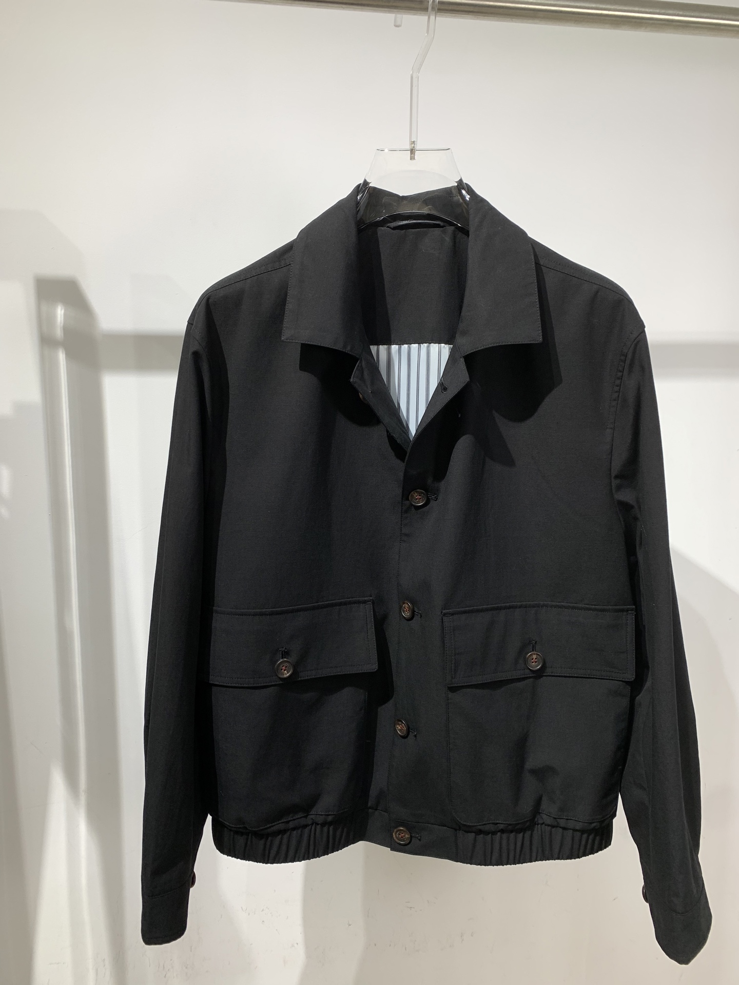 BC🏠男士早春新款翻领夹克外套，采用55天丝、45棉，聚酯纤维的斜纹面料，既有棉质的自然质感，又比纯棉更