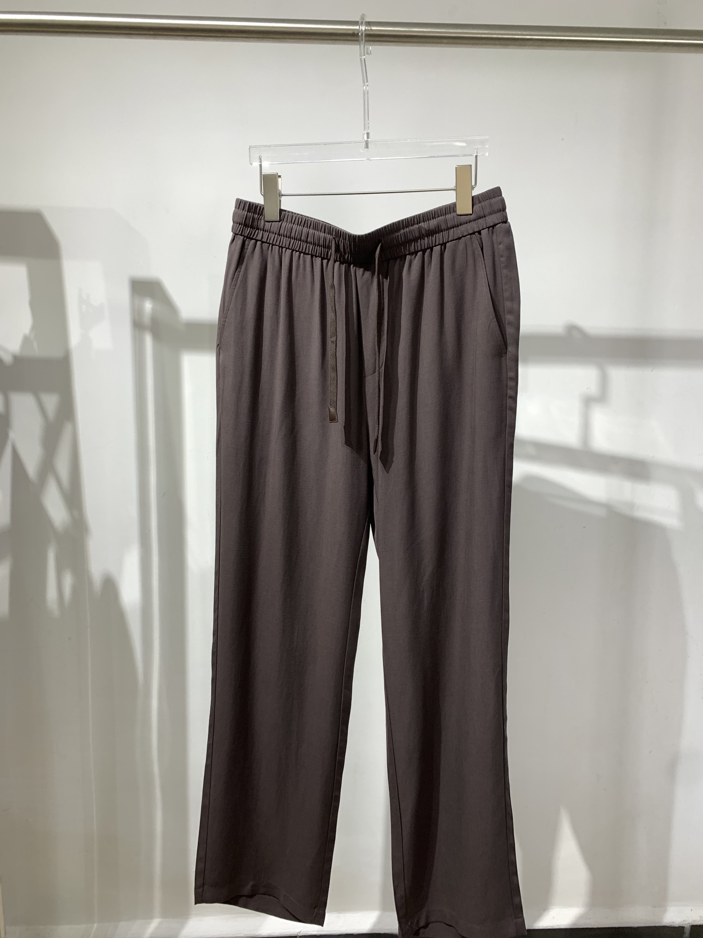 NO:845319,Bruti #2026 Spring and Summer Men's New Casual Pants, custom-made Lyocell blended linen fabric, light, soft, comfortable and textured, with exquisite detail processing, the upper body effect is super amazing, a must-have item!  Size 48-56.,,19860909布鲁提#2026春夏男士新款休闲裤 定制莱赛尔混纺亚麻面料、轻薄 柔软舒适有质感,细节处理精致,上身效果超级无敌赞,必入单品！尺码48-56.,,,Men's clothing