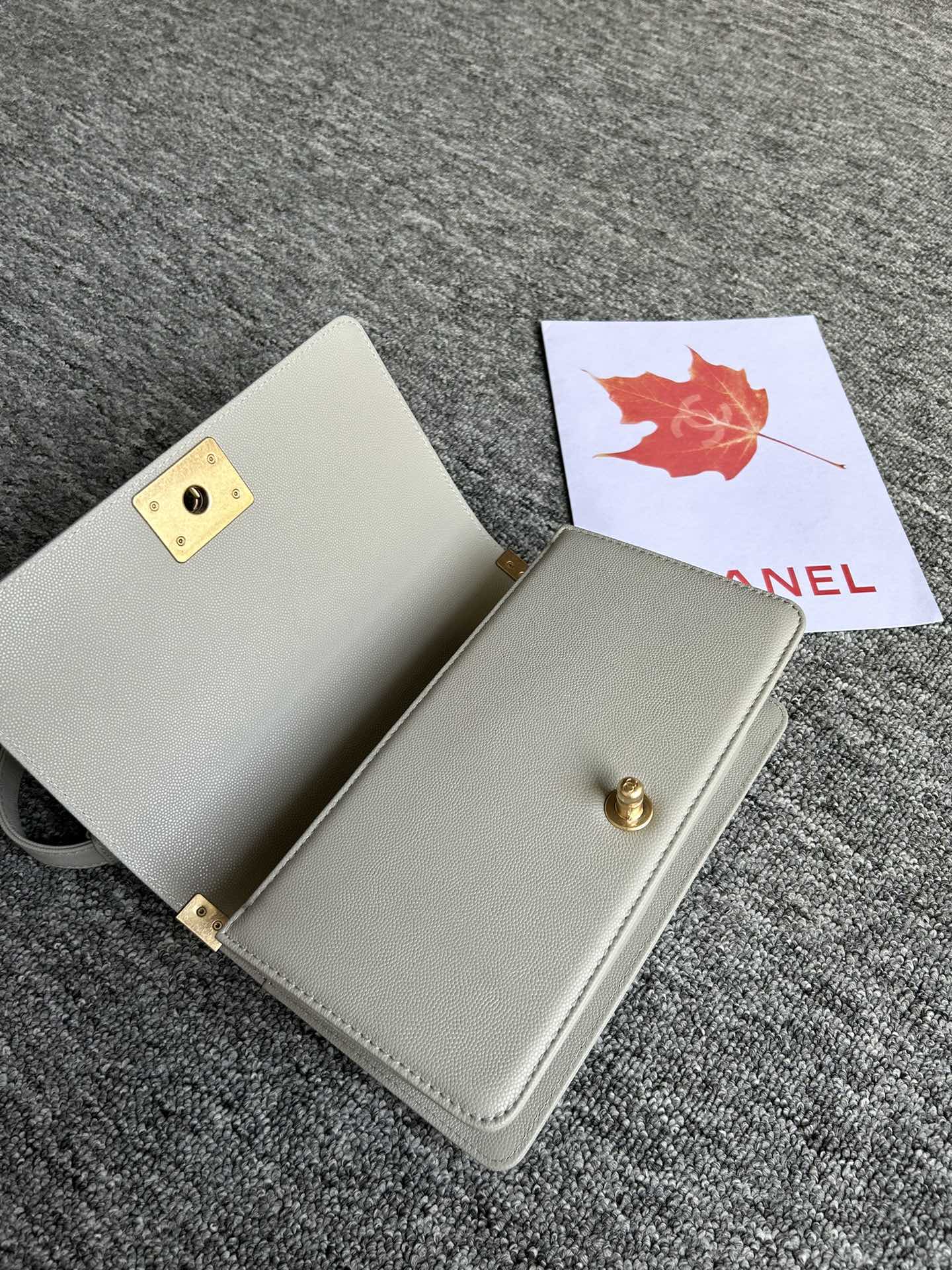V格细球纹Chanel18秋冬爆款67086leboy系列V格进口细球纹小牛皮实物颜色非常漂亮原厂进口2