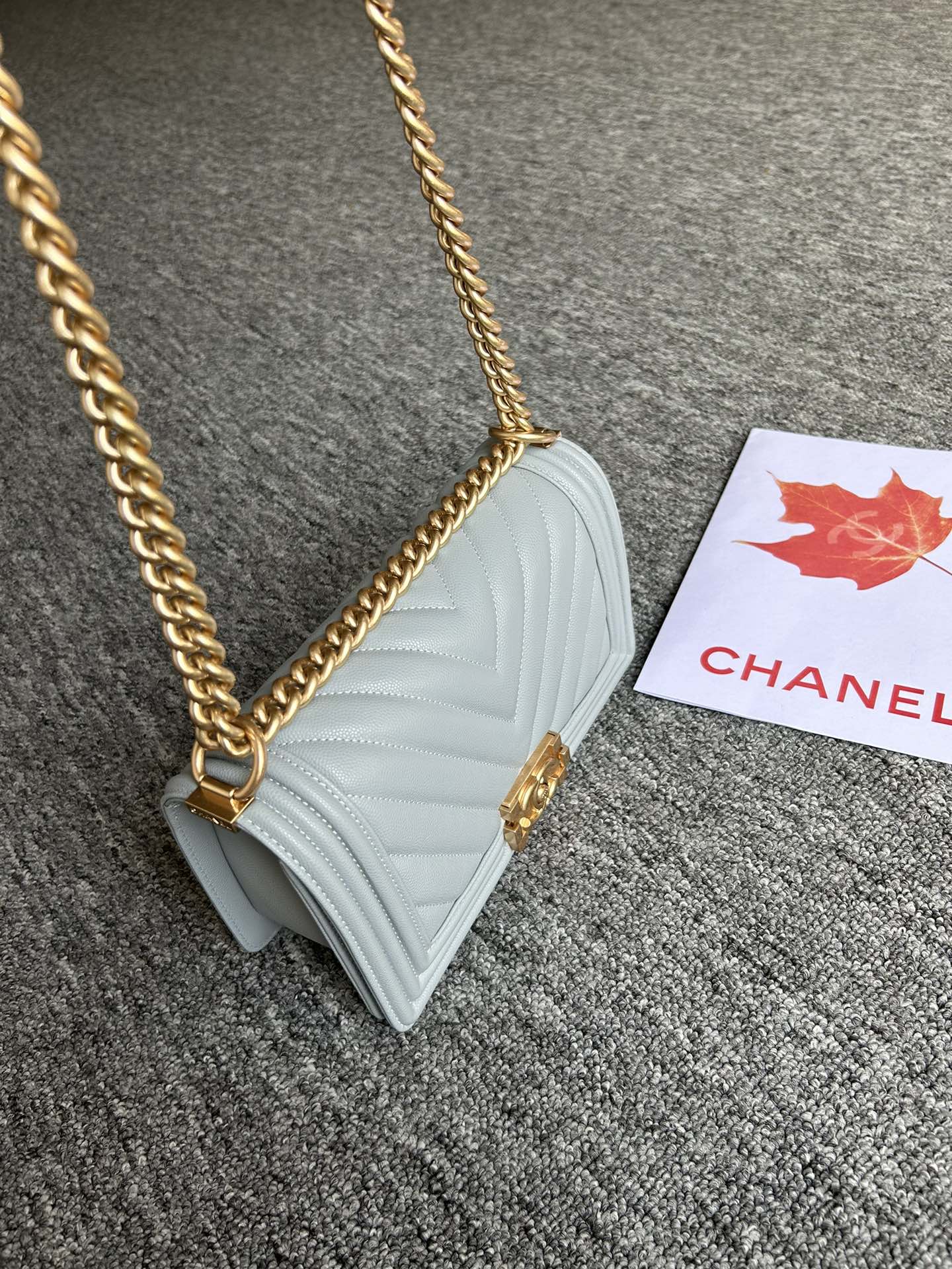 V格细球纹Chanel18秋冬爆款67086leboy系列V格进口细球纹小牛皮实物颜色非常漂亮原厂进口2