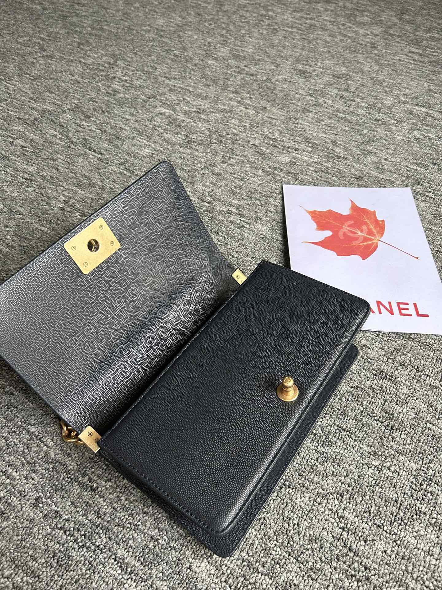 V格细球纹Chanel18秋冬爆款67086leboy系列V格进口细球纹小牛皮实物颜色非常漂亮原厂进口2