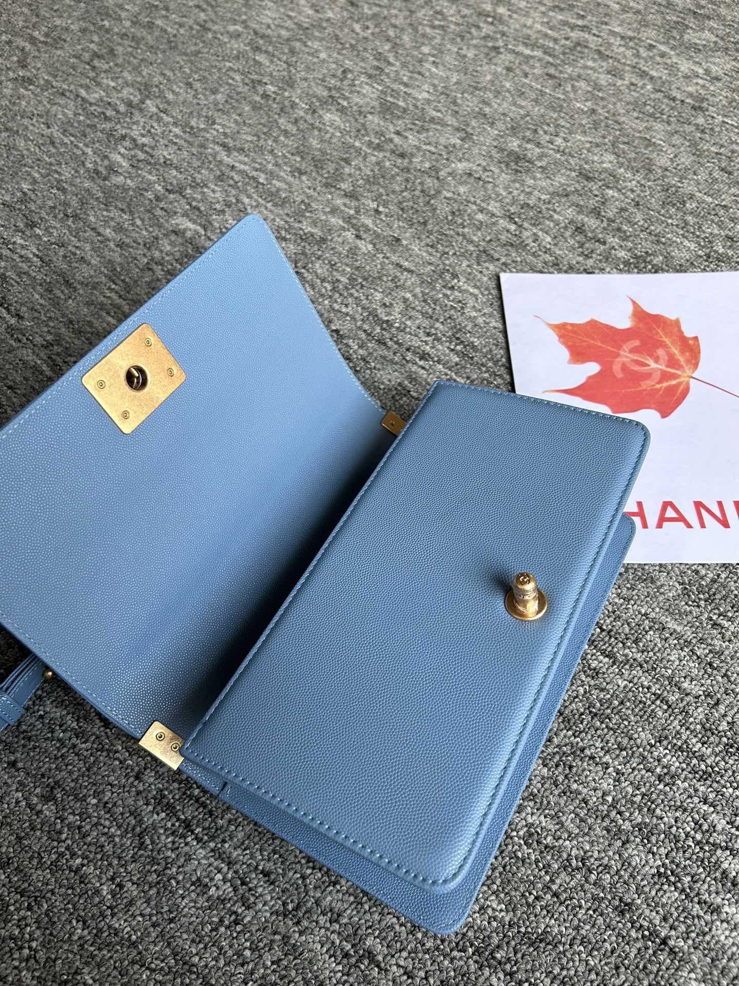V格细球纹Chanel18秋冬爆款67086leboy系列V格进口细球纹小牛皮实物颜色非常漂亮原厂进口2