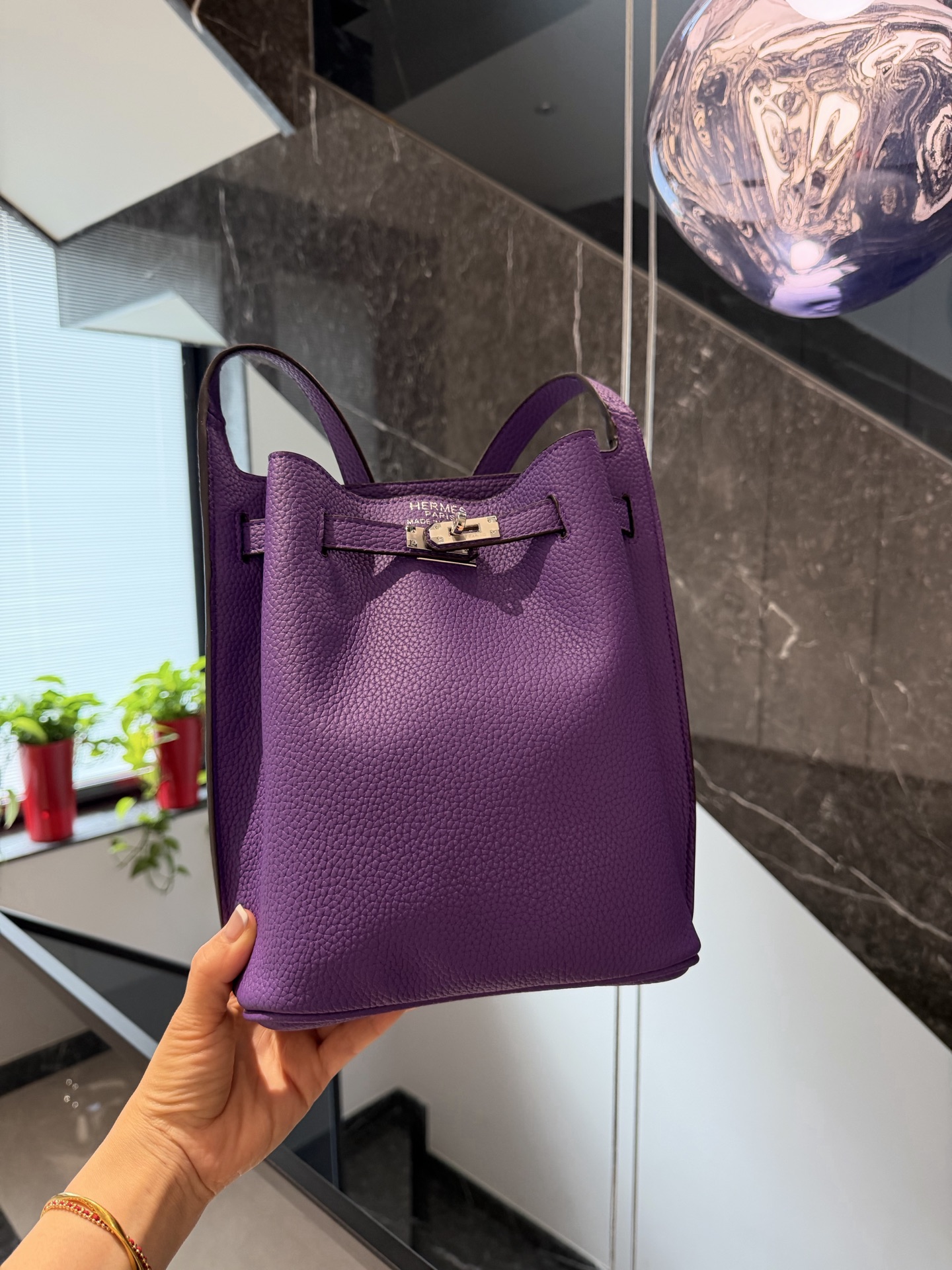 Alternative view of Hermes Handbag 09939