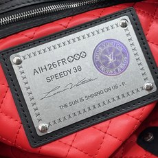 【顶级原单】【Speedy Bandoulière 30 手袋】M26180 黑色/红色(珠片)日本艺术家Nigo和F 【顶级原单】【Speedy Bandoulière 30 手袋】M26180 黑色/红色(珠片)日本艺术家Nigo和F