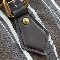 【顶级原单】【Speedy Bandoulière 30 手袋】M28190 黑色(条纹) 以瞩目条纹道出 Pharr 【顶级原单】【Speedy Bandoulière 30 手袋】M28190 黑色(条纹) 以瞩目条纹道出 Pharr