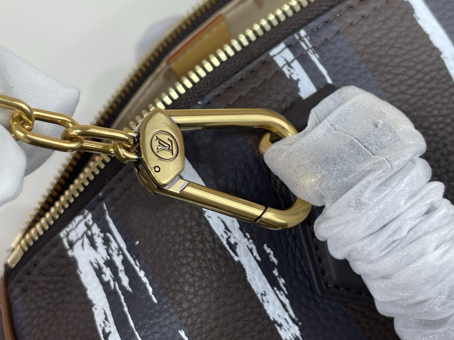 【顶级原单】【Speedy Bandoulière 30 手袋】M28190 黑色(条纹) 以瞩目条纹道出 Pharr 【顶级原单】【Speedy Bandoulière 30 手袋】M28190 黑色(条纹) 以瞩目条纹道出 Pharr