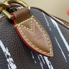 【顶级原单】【Speedy Bandoulière 30 手袋】M28190 黑色(条纹) 以瞩目条纹道出 Pharr 【顶级原单】【Speedy Bandoulière 30 手袋】M28190 黑色(条纹) 以瞩目条纹道出 Pharr