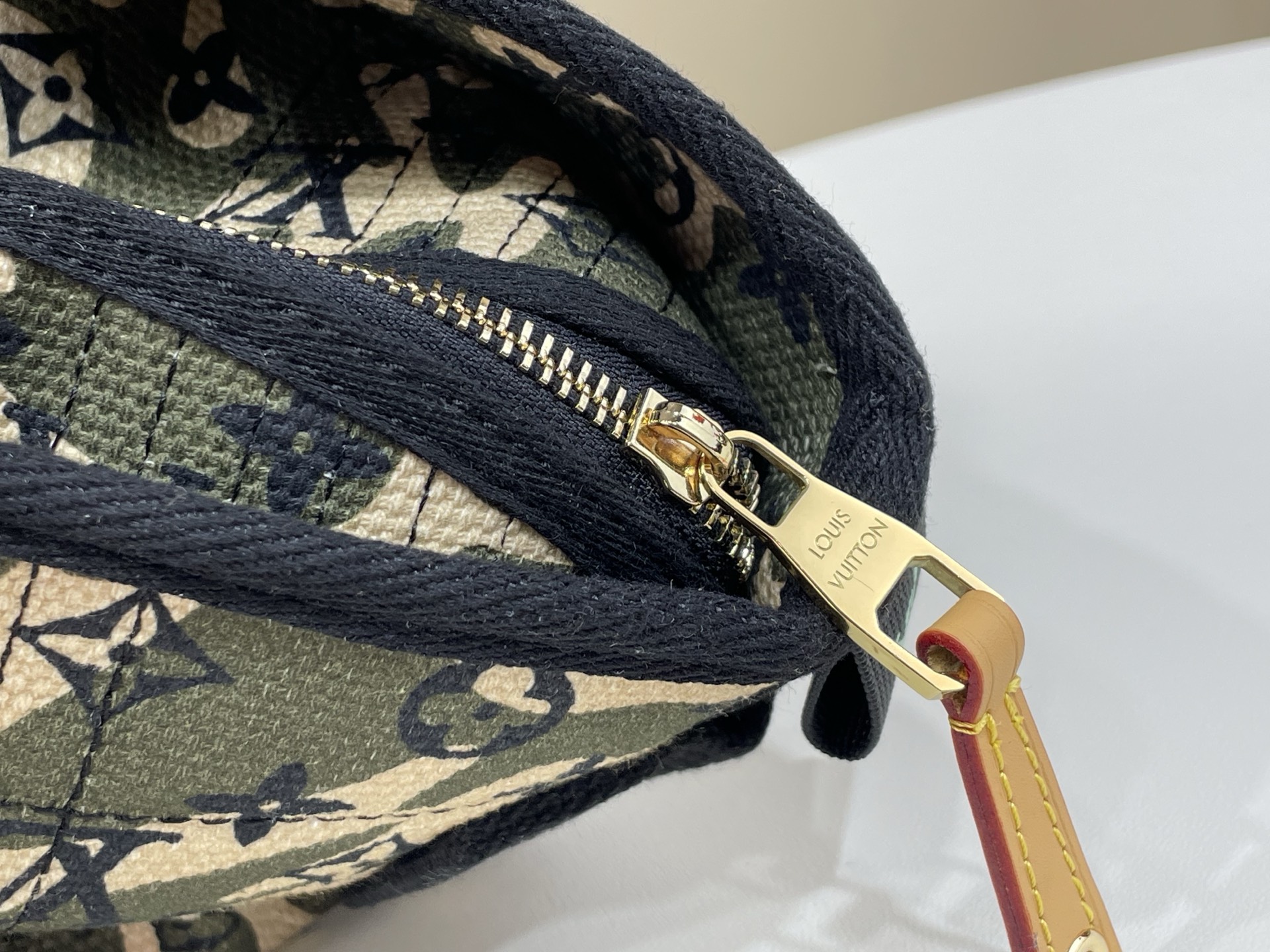 【顶级原单】【LV ×Takashi Tote 手袋 】m95783 迷彩/村上隆 村上隆手提单肩包购物袋 LV ×Ta 【顶级原单】【LV ×Takashi Tote 手袋 】m95783 迷彩/村上隆 村上隆手提单肩包购物袋 LV ×Ta
