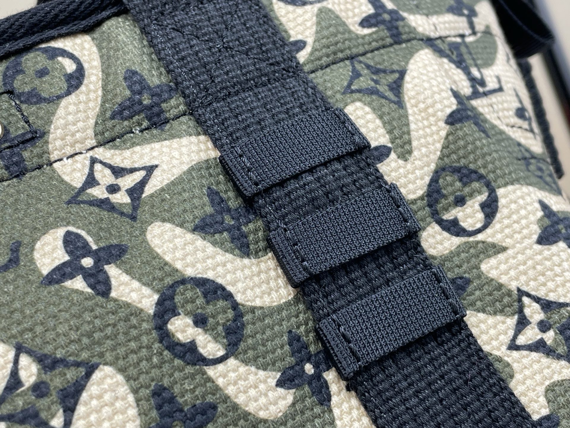 【顶级原单】【LV ×Takashi Tote 手袋 】m95783 迷彩/村上隆 村上隆手提单肩包购物袋 LV ×Ta 【顶级原单】【LV ×Takashi Tote 手袋 】m95783 迷彩/村上隆 村上隆手提单肩包购物袋 LV ×Ta