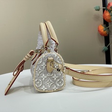 【顶级原单】【NANO SPEEDY 手袋】 m28502 白色/提花 本款 Nano Speedy 手袋为触感细腻的 【顶级原单】【NANO SPEEDY 手袋】 m28502 白色/提花 本款 Nano Speedy 手袋为触感细腻的