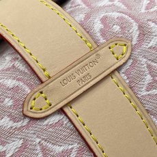 【顶级原单】【POCHETTE MIA 手袋】M2A382 粉色/提花 本款优雅 Pochette Mia 手袋聚焦 M 【顶级原单】【POCHETTE MIA 手袋】M2A382 粉色/提花 本款优雅 Pochette Mia 手袋聚焦 M