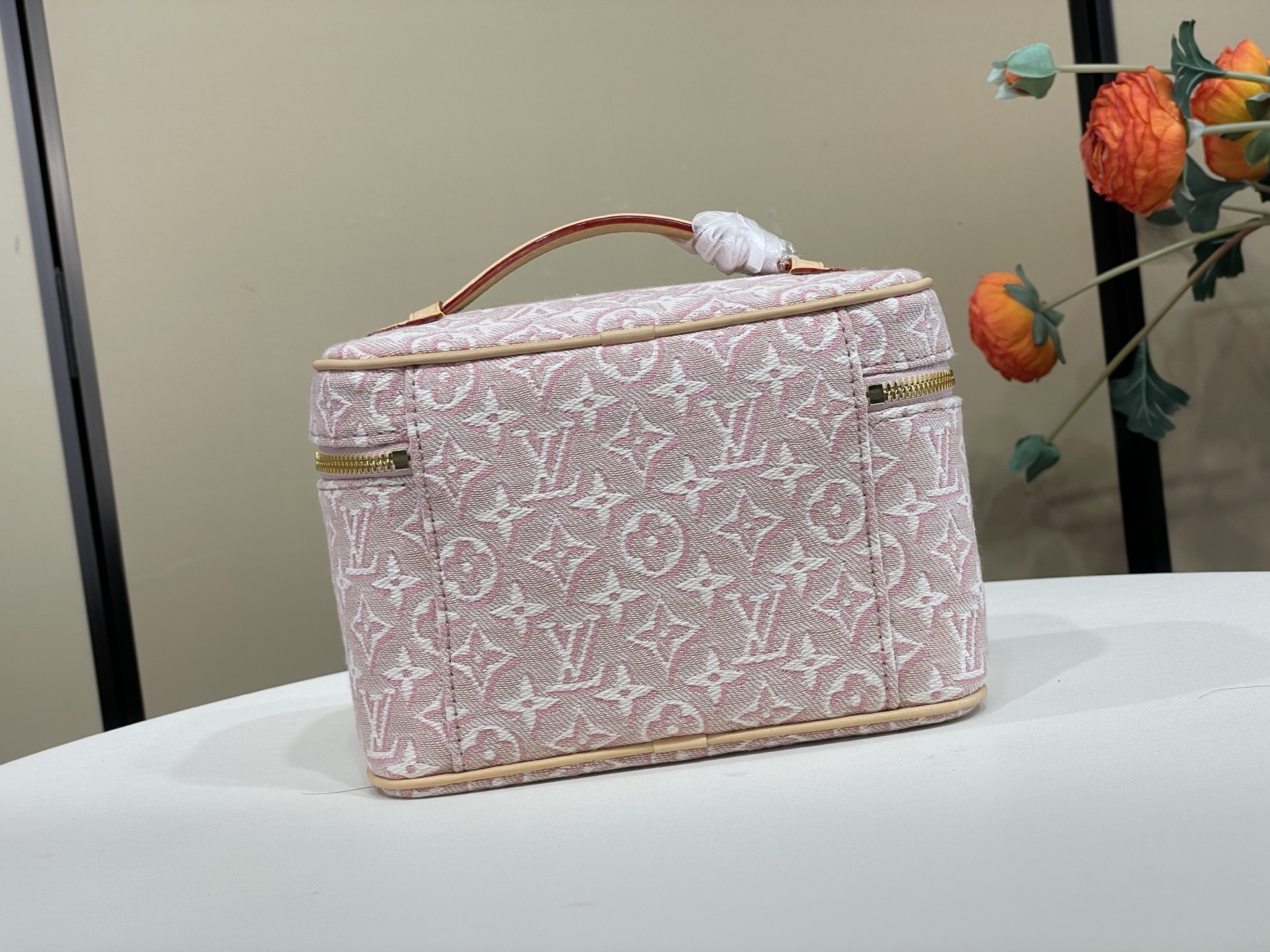 【顶级原单】【NICE 迷你化妆包】 m29667 粉色/提花 本款 Nice 迷你化妆包取材 Monogram Emb 【顶级原单】【NICE 迷你化妆包】 m29667 粉色/提花 本款 Nice 迷你化妆包取材 Monogram Emb