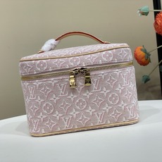 【顶级原单】【NICE 迷你化妆包】 m29667 粉色/提花 本款 Nice 迷你化妆包取材 Monogram Emb 【顶级原单】【NICE 迷你化妆包】 m29667 粉色/提花 本款 Nice 迷你化妆包取材 Monogram Emb