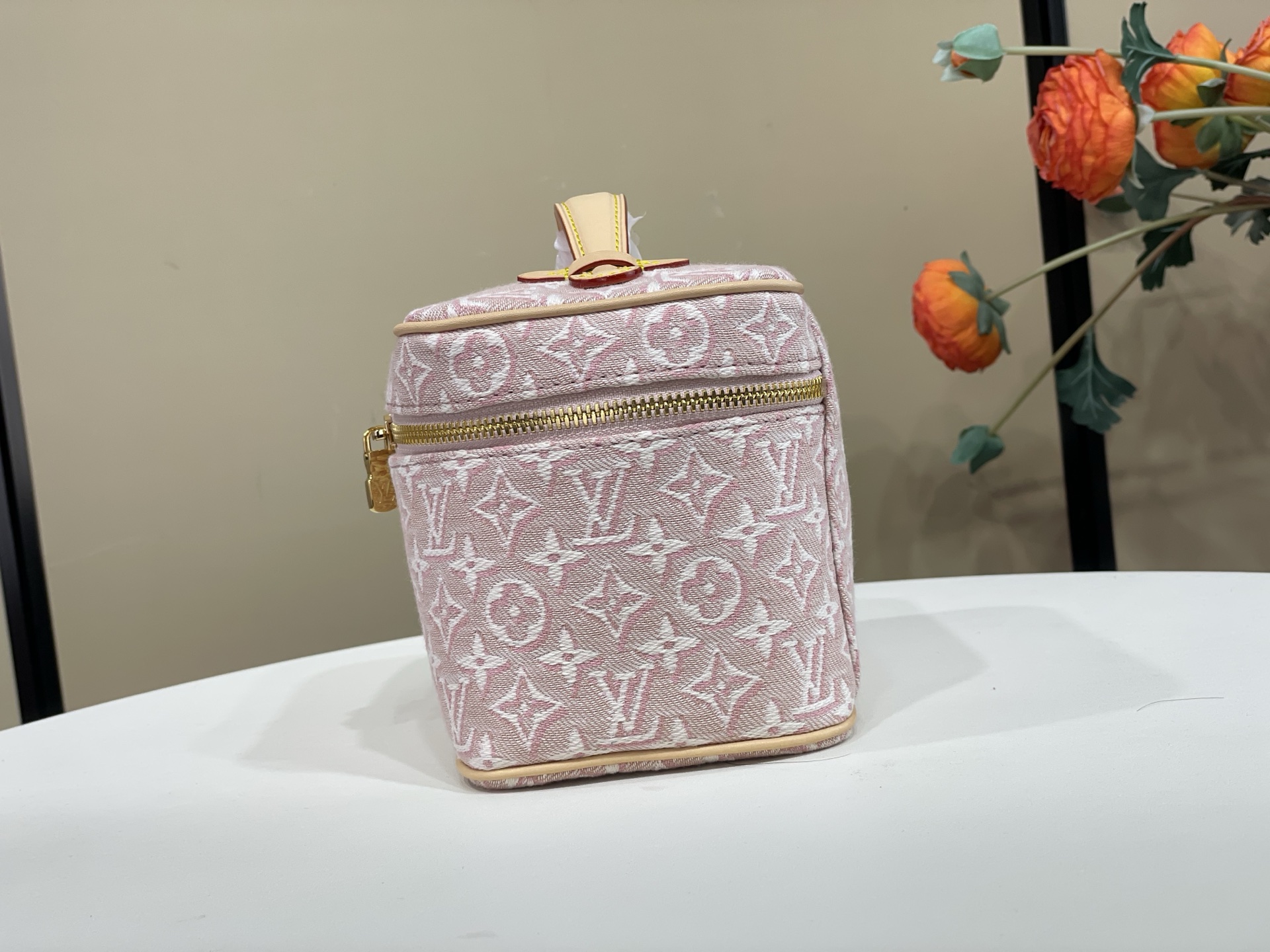 【顶级原单】【NICE 迷你化妆包】 m29667 粉色/提花 本款 Nice 迷你化妆包取材 Monogram Emb 【顶级原单】【NICE 迷你化妆包】 m29667 粉色/提花 本款 Nice 迷你化妆包取材 Monogram Emb