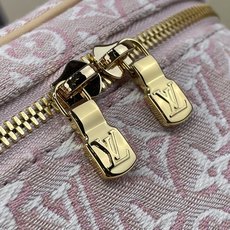 【顶级原单】【NICE 迷你化妆包】 m29667 粉色/提花 本款 Nice 迷你化妆包取材 Monogram Emb 【顶级原单】【NICE 迷你化妆包】 m29667 粉色/提花 本款 Nice 迷你化妆包取材 Monogram Emb