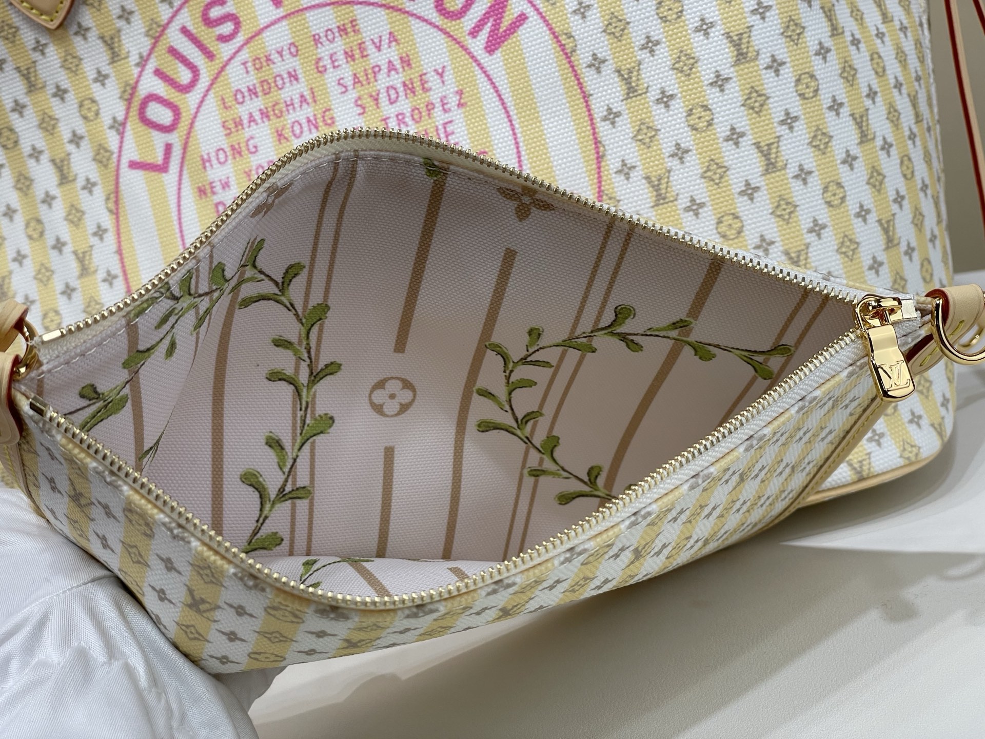 【顶级原单】【Neverfull MM 手袋】m28457黄色 m29483 杏色 #条纹(2026夏天) 为了纪念众 【顶级原单】【Neverfull MM 手袋】m28457黄色 m29483 杏色 #条纹(2026夏天) 为了纪念众
