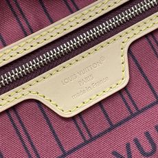 【顶级原单】【Neverfull 大号手袋】M29449 白花/徽章丝印 Getaway 胶囊系列焕新呈现 Neverf 【顶级原单】【Neverfull 大号手袋】M29449 白花/徽章丝印 Getaway 胶囊系列焕新呈现 Neverf