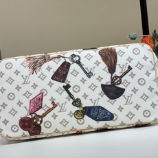 【顶级原单】【Neverfull 大号手袋】M29449 白花/徽章丝印 Getaway 胶囊系列焕新呈现 Neverf 【顶级原单】【Neverfull 大号手袋】M29449 白花/徽章丝印 Getaway 胶囊系列焕新呈现 Neverf