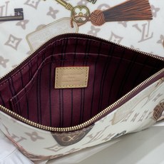 【顶级原单】【Neverfull 大号手袋】M29449 白花/徽章丝印 Getaway 胶囊系列焕新呈现 Neverf 【顶级原单】【Neverfull 大号手袋】M29449 白花/徽章丝印 Getaway 胶囊系列焕新呈现 Neverf