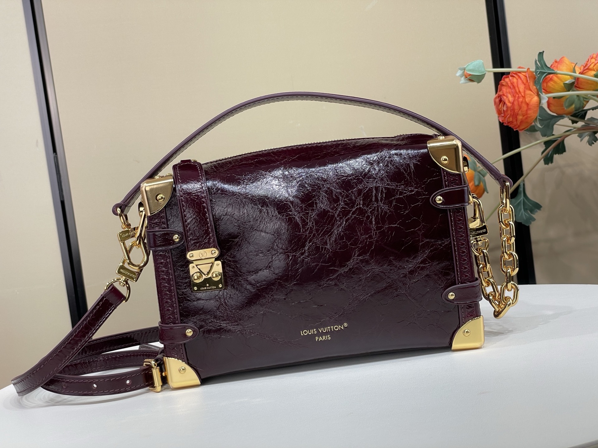 【顶级原单】【SIDE TRUNK 中号手袋】M15226 酒红色/油腊皮 本款 Side Trunk 中号手袋出自创 【顶级原单】【SIDE TRUNK 中号手袋】M15226 酒红色/油腊皮 本款 Side Trunk 中号手袋出自创