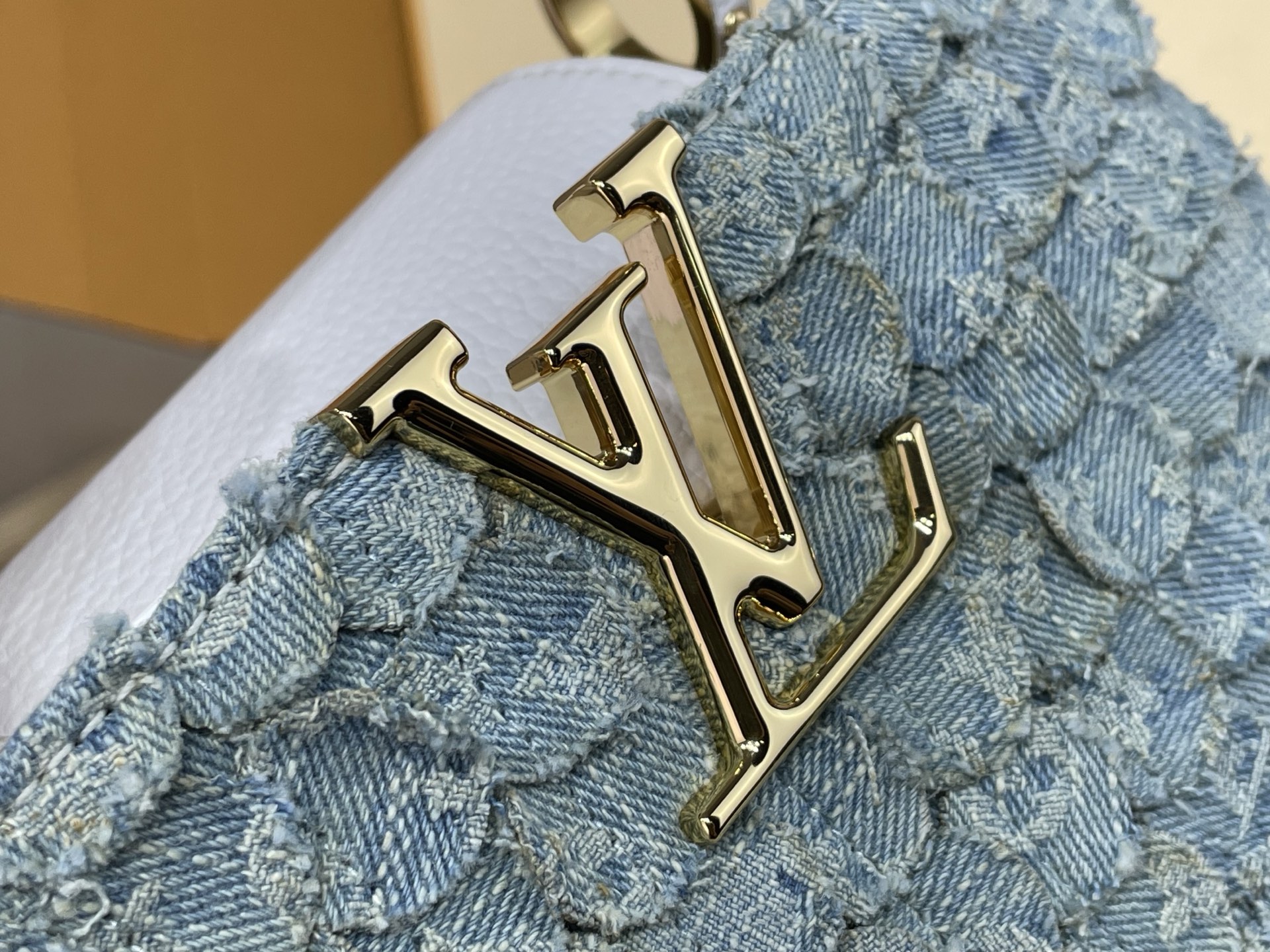 【顶级原单】【CAPUCINES 迷你手袋】M28305 蓝色（牛仔） 本款 Denim Rendez-Vous 系列 