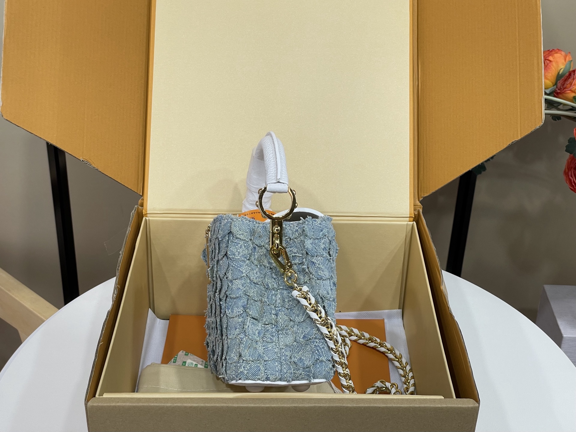 【顶级原单】【CAPUCINES 迷你手袋】M28305 蓝色（牛仔） 本款 Denim Rendez-Vous 系列 