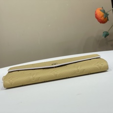 【顶级原单】【Sarah 钱夹】m29465 小鸡黄/圆珠拉牌(花卉) 以适合接下来季节的别致的甜薰衣草色登场的“Por 【顶级原单】【Sarah 钱夹】m29465 小鸡黄/圆珠拉牌(花卉) 以适合接下来季节的别致的甜薰衣草色登场的“Por
