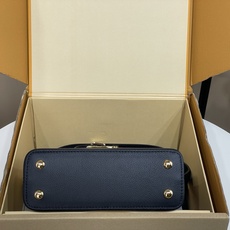 【顶级原单】【CAPUCINES 迷你手袋】 m13737 黑色(金属不规则手柄) 本款 Capucines 迷你手袋出 【顶级原单】【CAPUCINES 迷你手袋】 m13737 黑色(金属不规则手柄) 本款 Capucines 迷你手袋出
