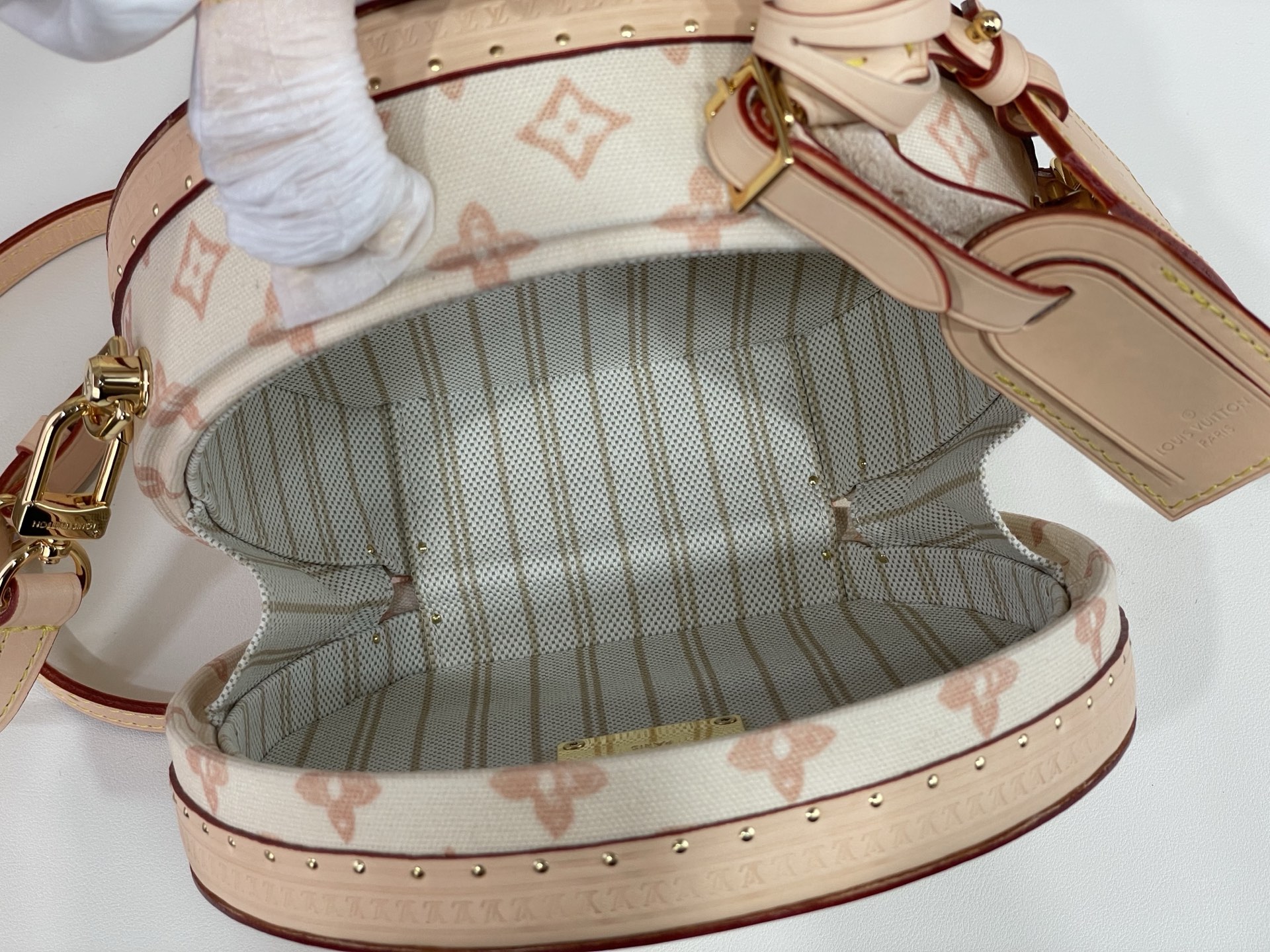 【顶级原单】【BOÎTE CHAPEAU 小号帽箱 硬箱】M15293 27961  白花/丝印(沙丘) 铆钉 這款Bo
